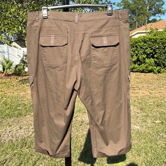 ~eN New Gloria Vanderbilt brown capris with pockets - Picture 2 of 13